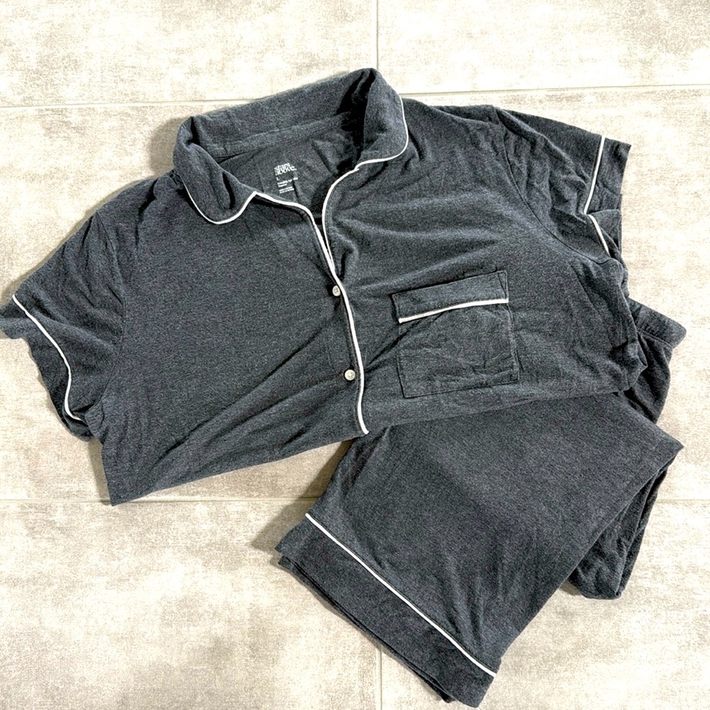 *Gently Worn* Stars Above Women's Dk.Gray Super Soft Pajama Set- Capri-Style - L